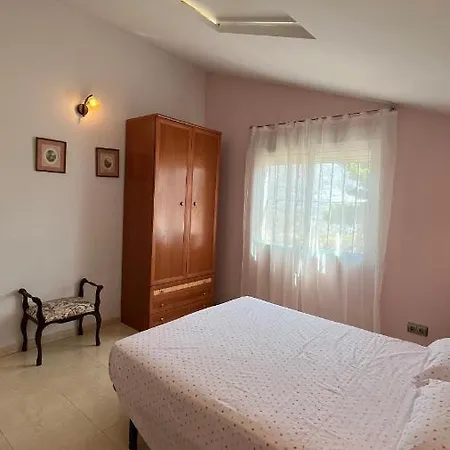 Paloma 4*